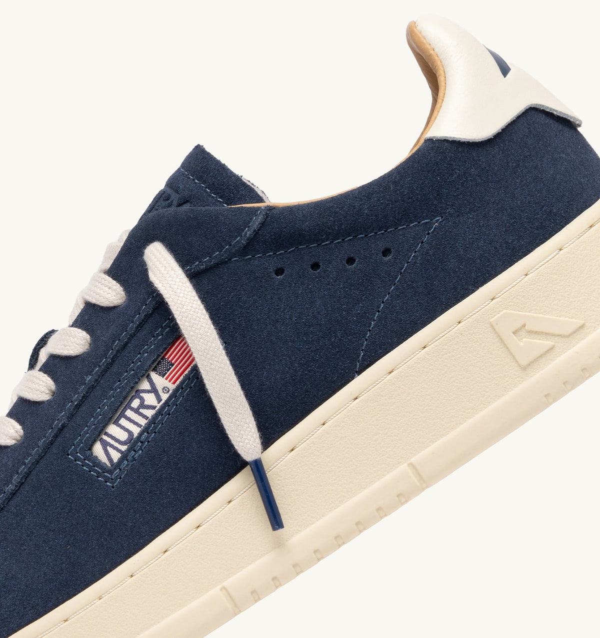 DALLAS LOW SNEAKERS IN BLUETTE SUEDE - AUTRY Quality