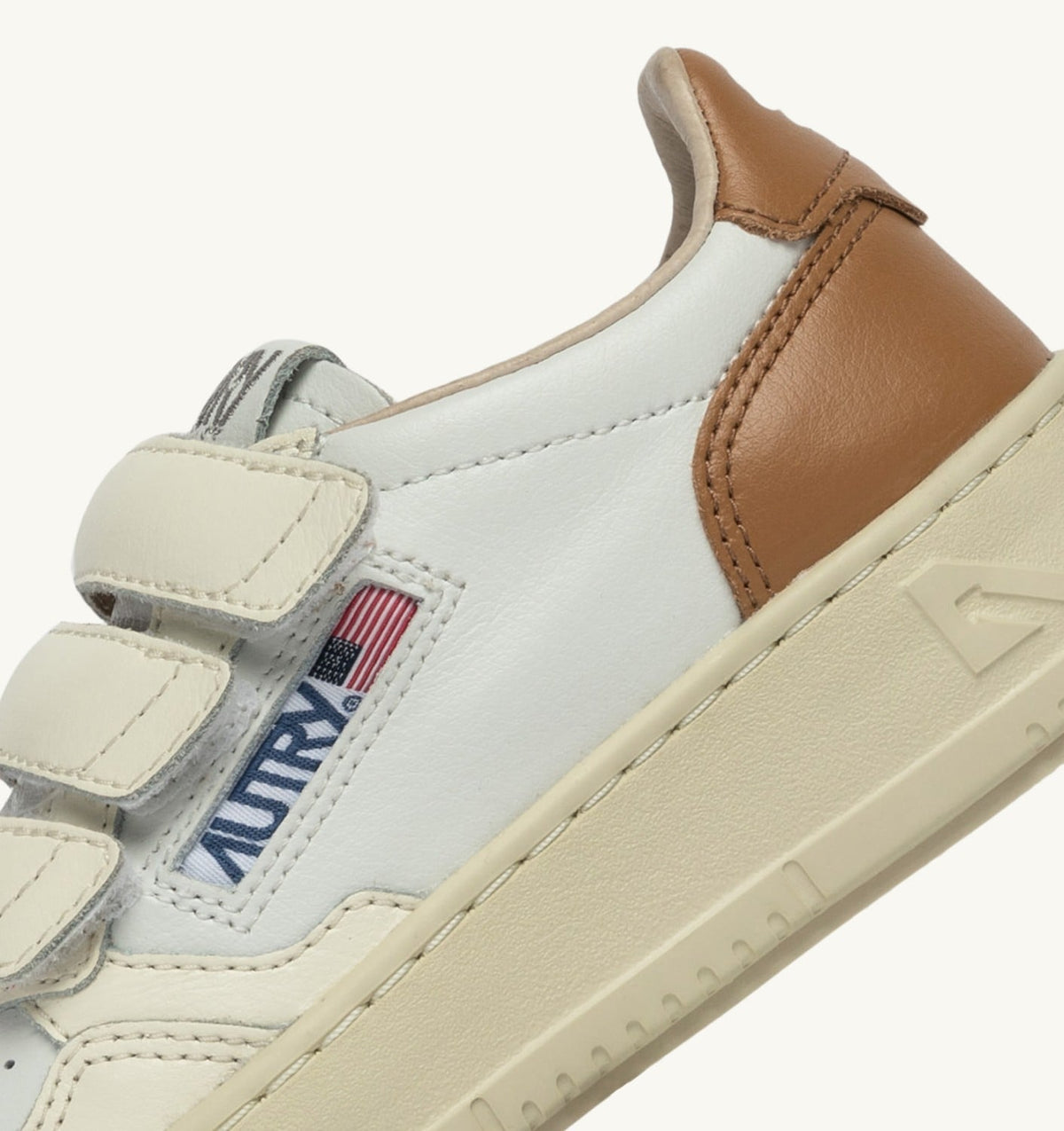 MEDALIST LOW KIDSTRIPES SNEAKERS IN LEATHER COLOR WHISPER WHITE IVORY WHITE AND BROWN SUGAR - AUTRY Great Value