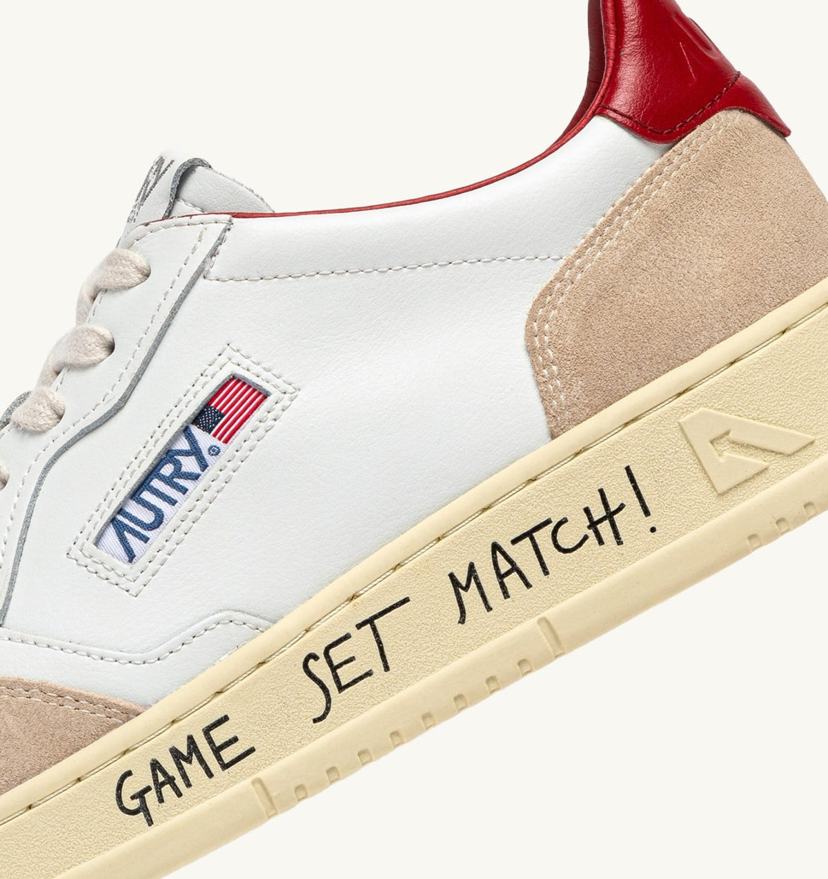 MEDALIST LOW SNEAKERS IN WHITE AND RED SUEDE AND LEATHER WITH LETTERING - AUTRY Everyday