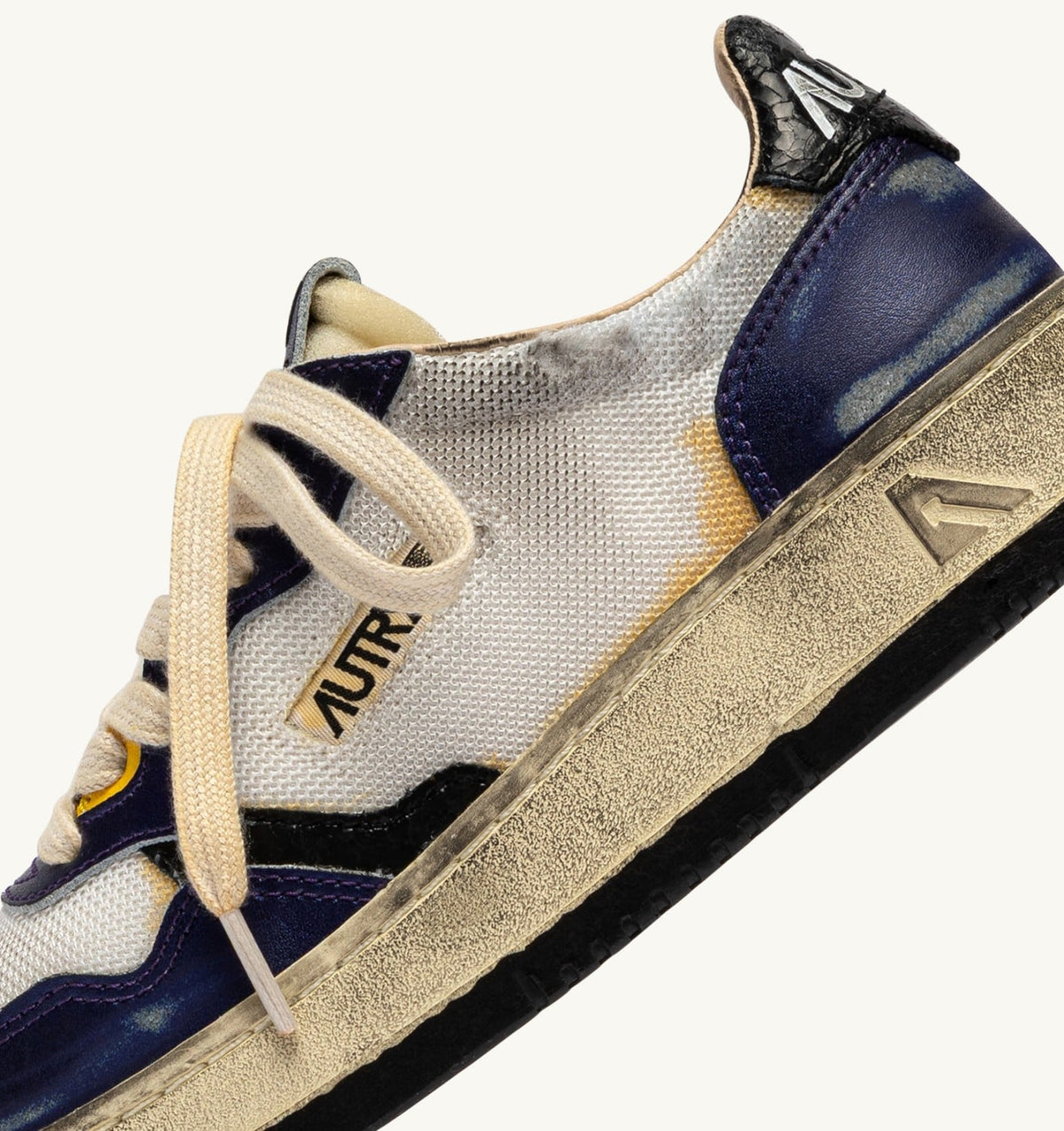 MEDALIST LOW SUPER VINTAGE SNEAKERS IN WHITE AND TANZANITE LEATHER AND DRAGON MESH - AUTRY Great Value