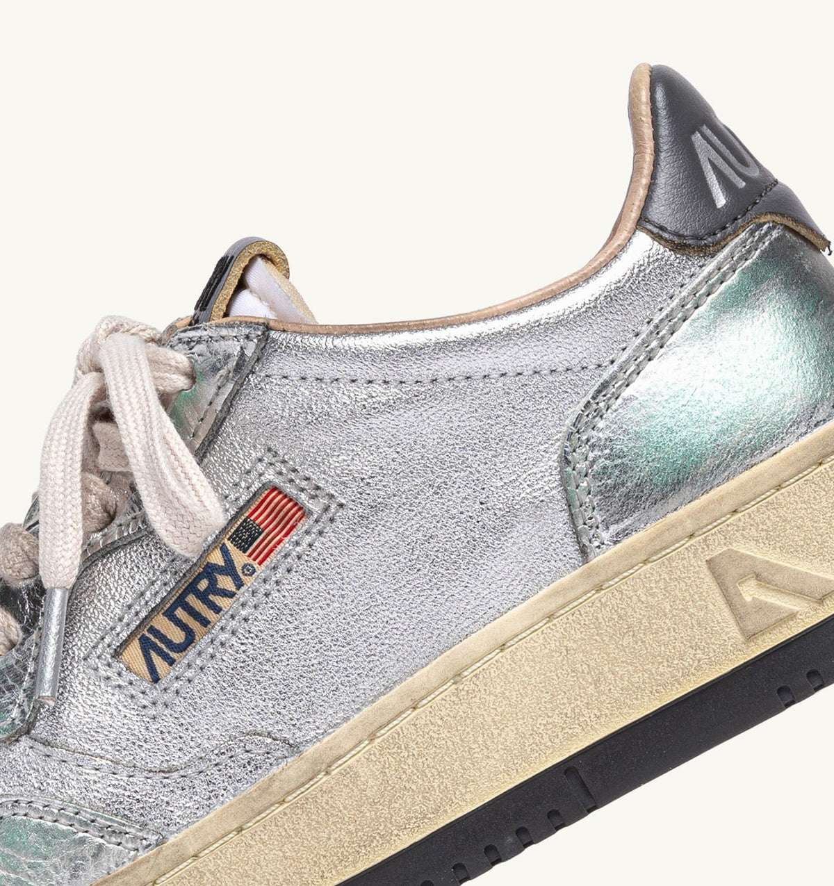 MEDALIST LOW SNEAKERS SUPER VINTAGE IN SILVER TONE METALIZED LEATHER - AUTRY Value