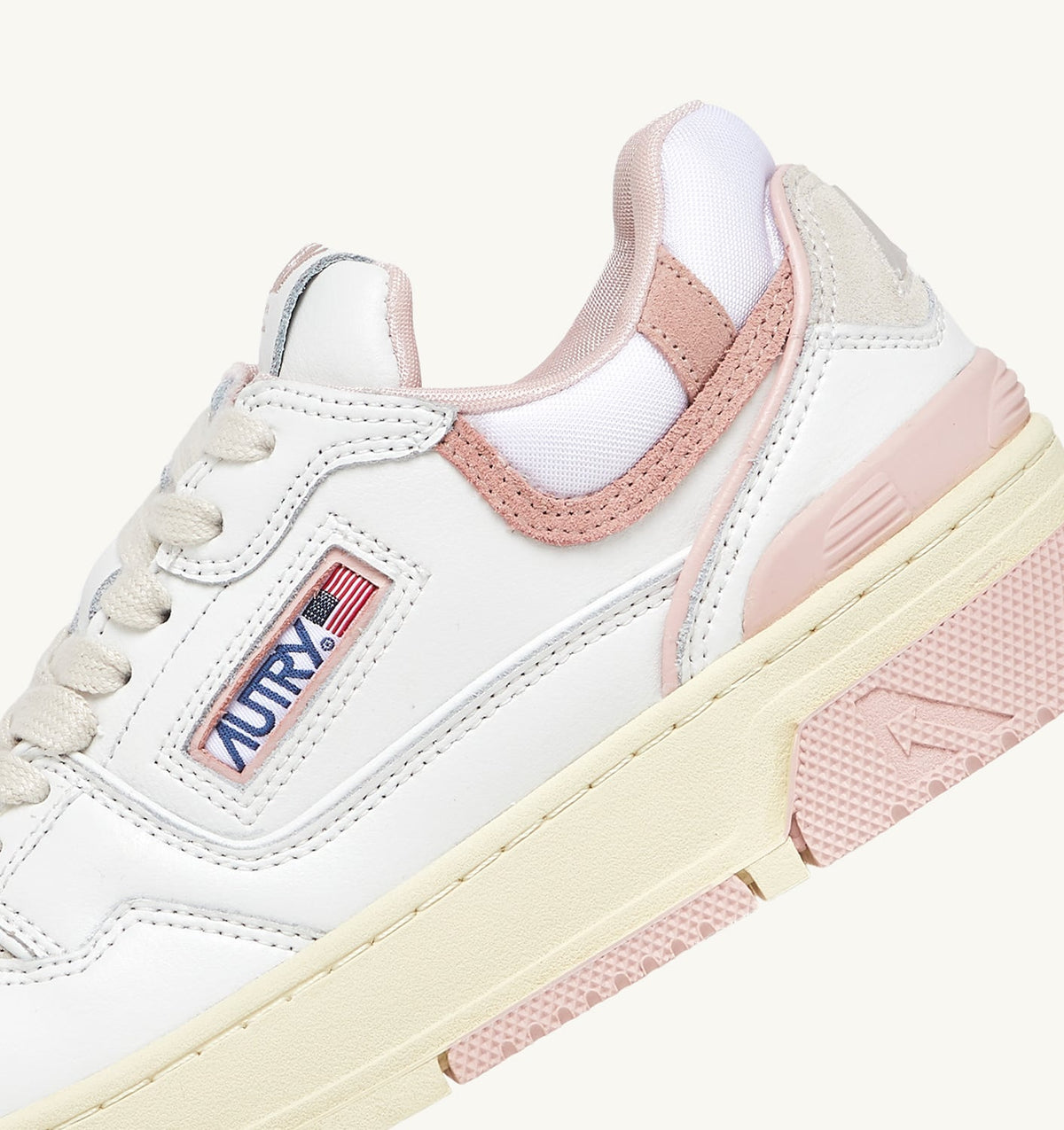 CLC LOW SNEAKERS IN WHITE LEATHER AND POWDER PINK SUEDE - AUTRY Classic