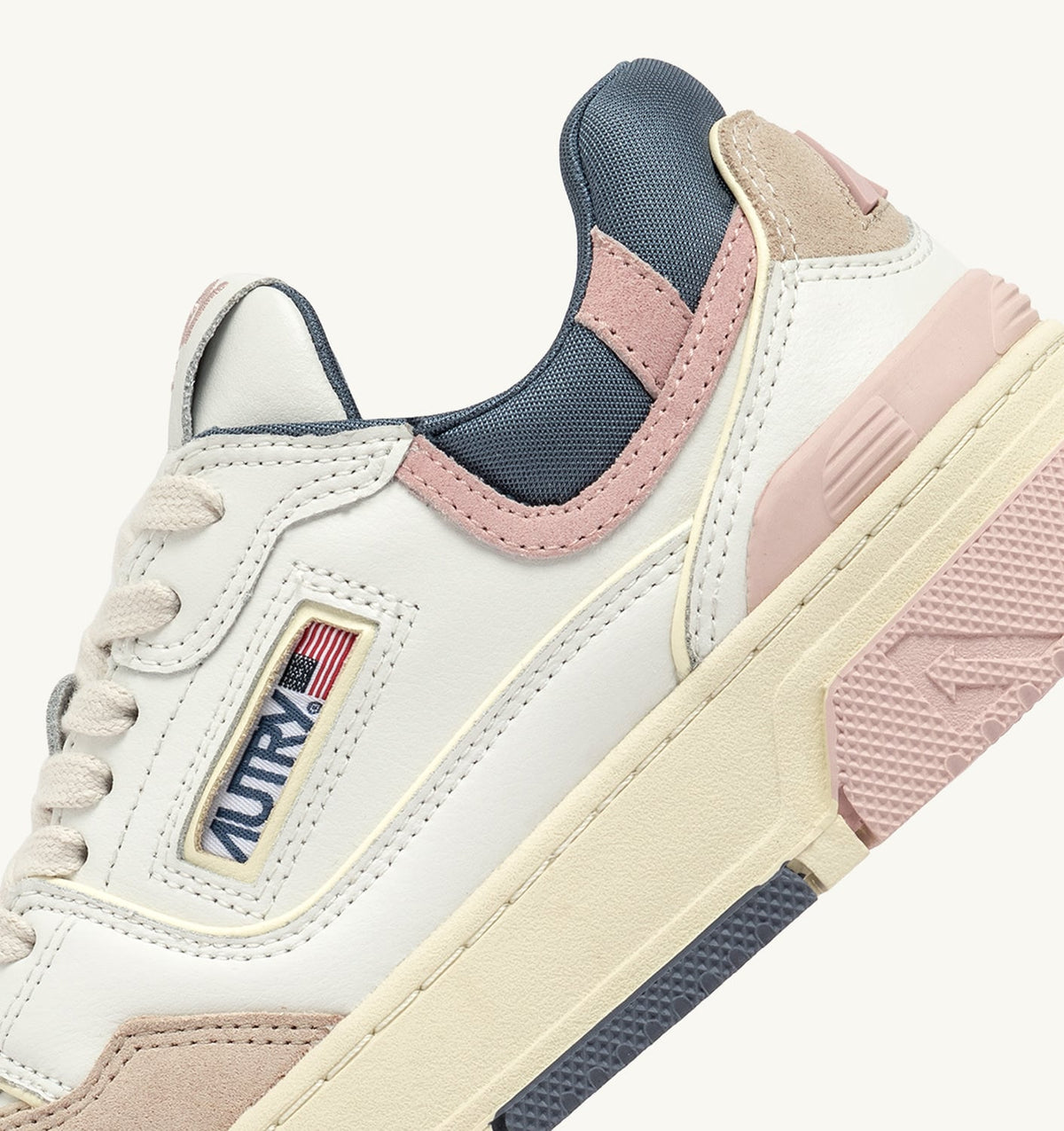CLC LOW SNEAKERS IN WHITE AND PEACH WHIP LEATHER SUEDE - AUTRY Classic