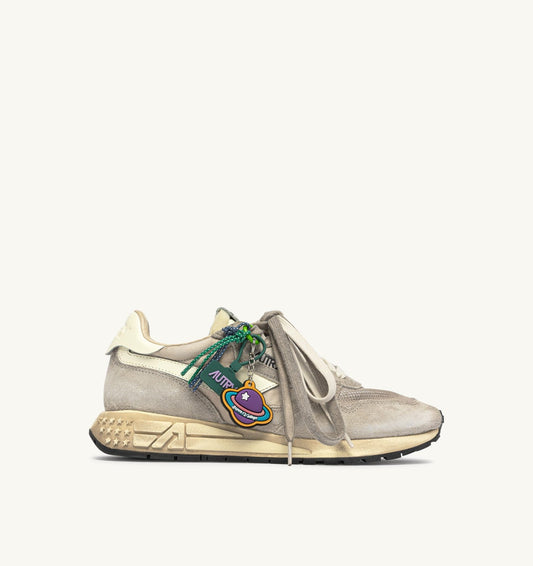 REELWIND SUPER VINTAGE SNEAKERS IN WOODSMOKE AND WHITE SUEDE AND NYLON - AUTRY Classic