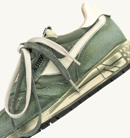 REELWIND SUPER VINTAGE SNEAKERS IN LEPRECHAUN AND WHITE SUEDE AND NYLON - AUTRY Classic