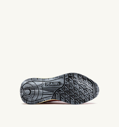 REELWIND LOW SNEAKERS IN STRAWBERRY SUGAR AND COCONUT NYLON AND SUEDE - AUTRY Essential