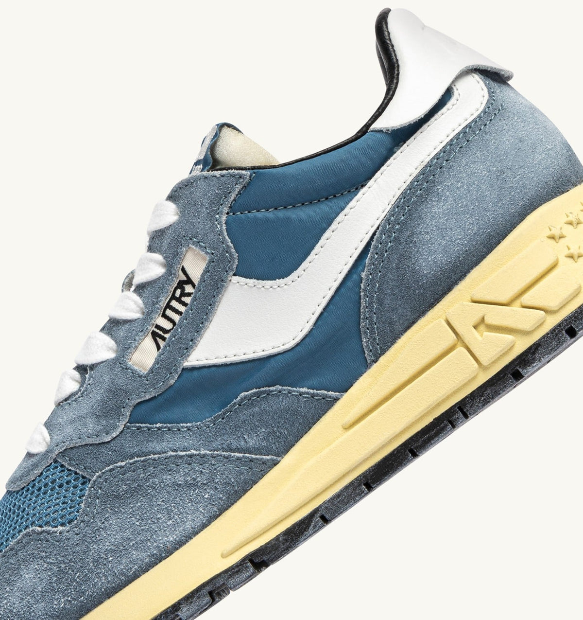 REELWIND LOW SNEAKERS IN WHITE AND SKY SUGAR NYLON AND SUEDE - AUTRY Everyday