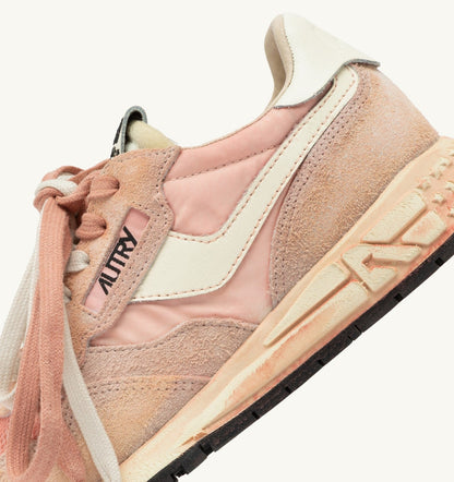 REELWIND SUPER VINTAGE SNEAKERS IN WHITE AND PINK SUEDE AND NYLON - AUTRY Essential