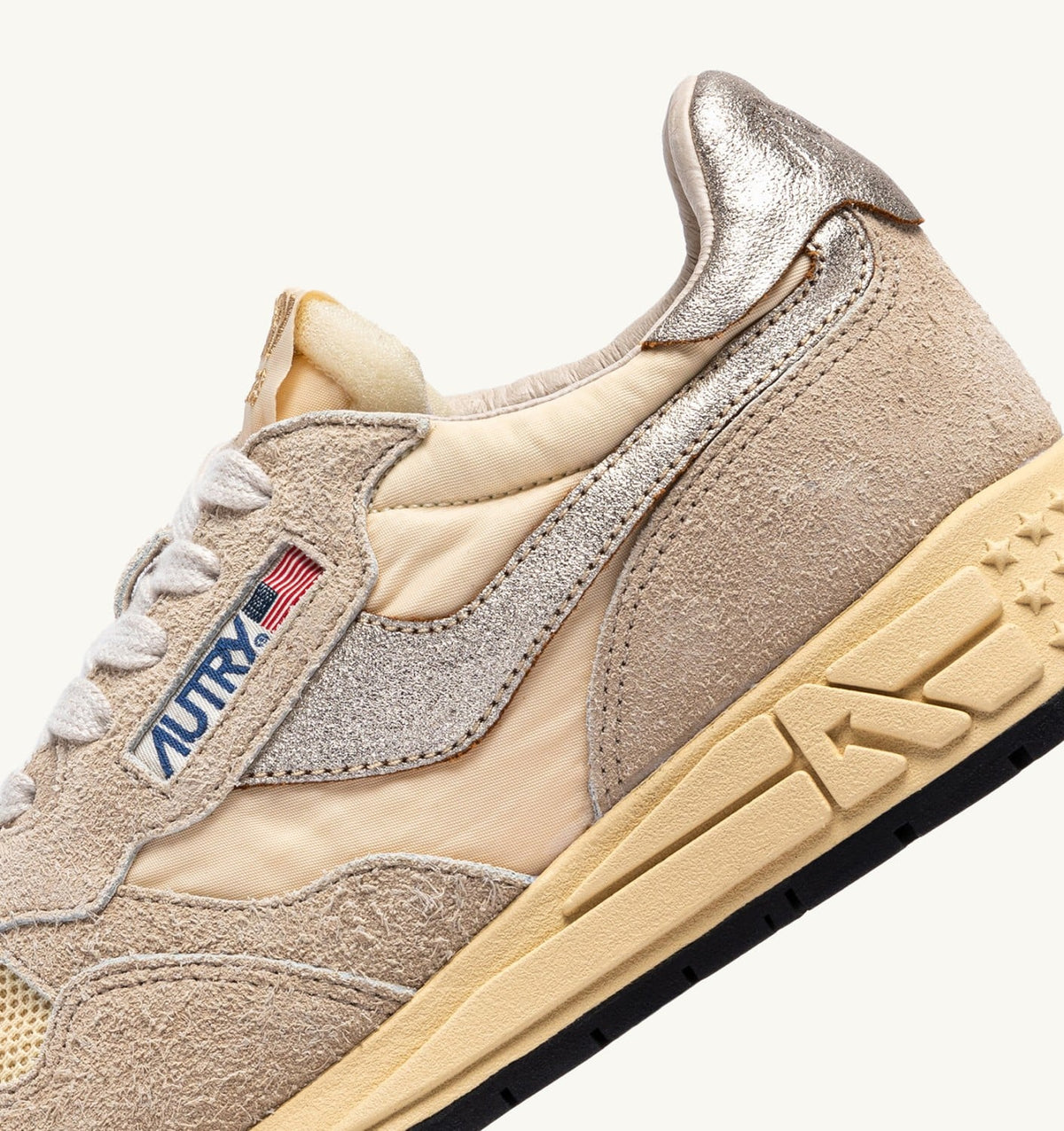 REELWIND LOW SNEAKERS IN NYLON SUEDE AND LEATHER COLOR ECRU AND PLATINUM - AUTRY Essential