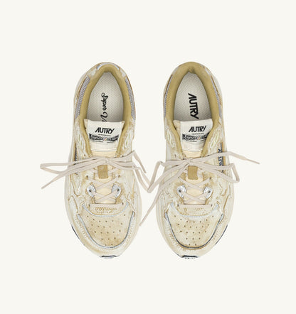 HYPERWAY SUPER VINTAGE SNEAKERS IN YELLOW AND SILVER SUEDE - AUTRY Essential
