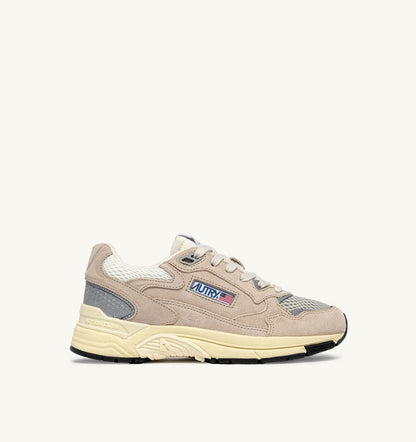 HYPERWAY SNEAKERS IN SAND BROWN AND SILVER-TONE SUEDE AND MESH - AUTRY Essential