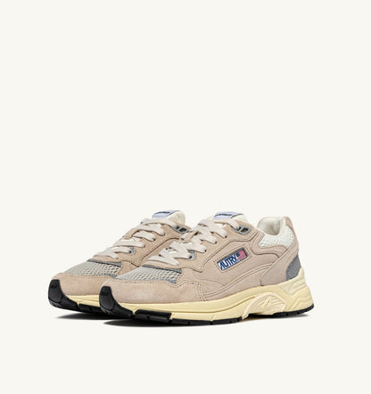 HYPERWAY SNEAKERS IN SAND BROWN AND SILVER-TONE SUEDE AND MESH - AUTRY Essential