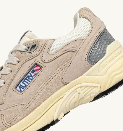 HYPERWAY SNEAKERS IN SAND BROWN AND SILVER-TONE SUEDE AND MESH - AUTRY Essential