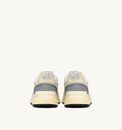 HYPERWAY SNEAKERS IN WHITE MESH AND GLITTER GRAY LEATHER - AUTRY Essential
