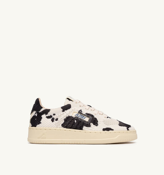 MEDALIST EASEKNIT LOW SNEAKERS IN 'COW PRINT' IVORY WHITE AND BLACK KNIT - AUTRY Classic