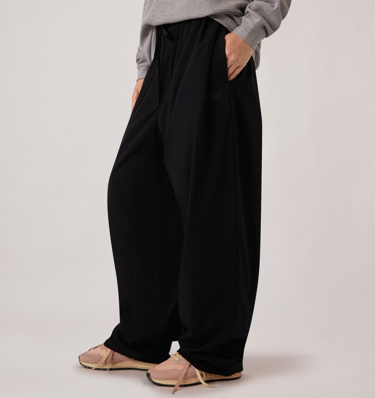 TONAL LOGO NYLON PANTS UNISEX - AUTRY Value