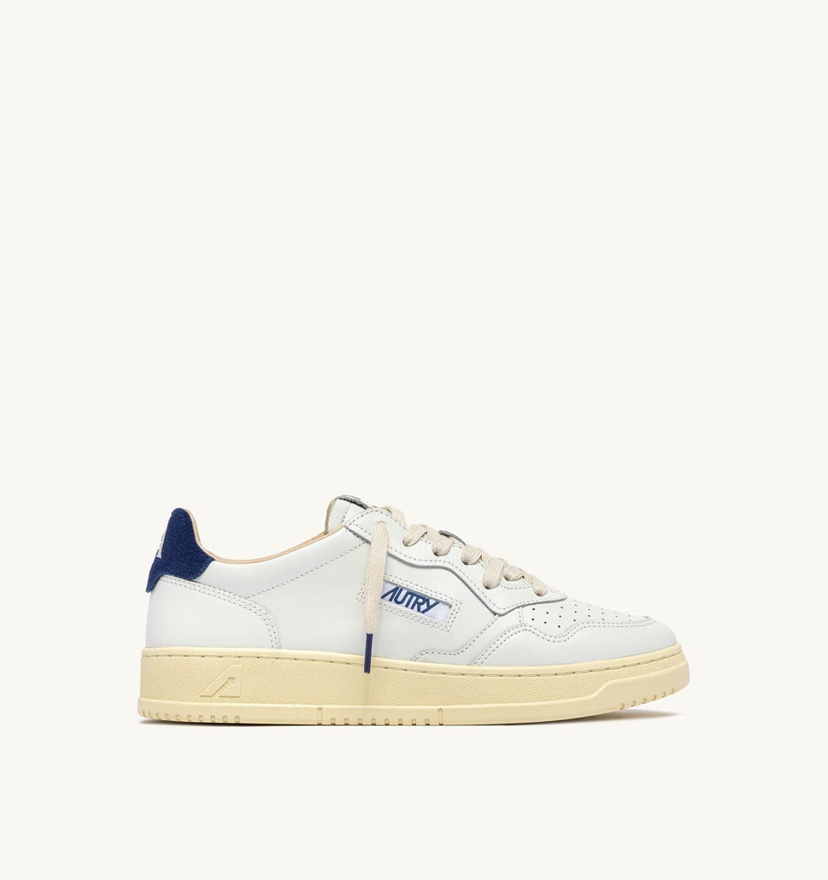 MEDALIST LOW SNEAKERS IN WHITE LEATHER AND BLUE DEPTHS SUEDE - AUTRY Quality