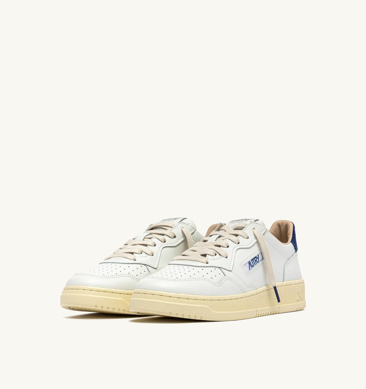 MEDALIST LOW SNEAKERS IN WHITE LEATHER AND BLUE DEPTHS SUEDE - AUTRY Quality