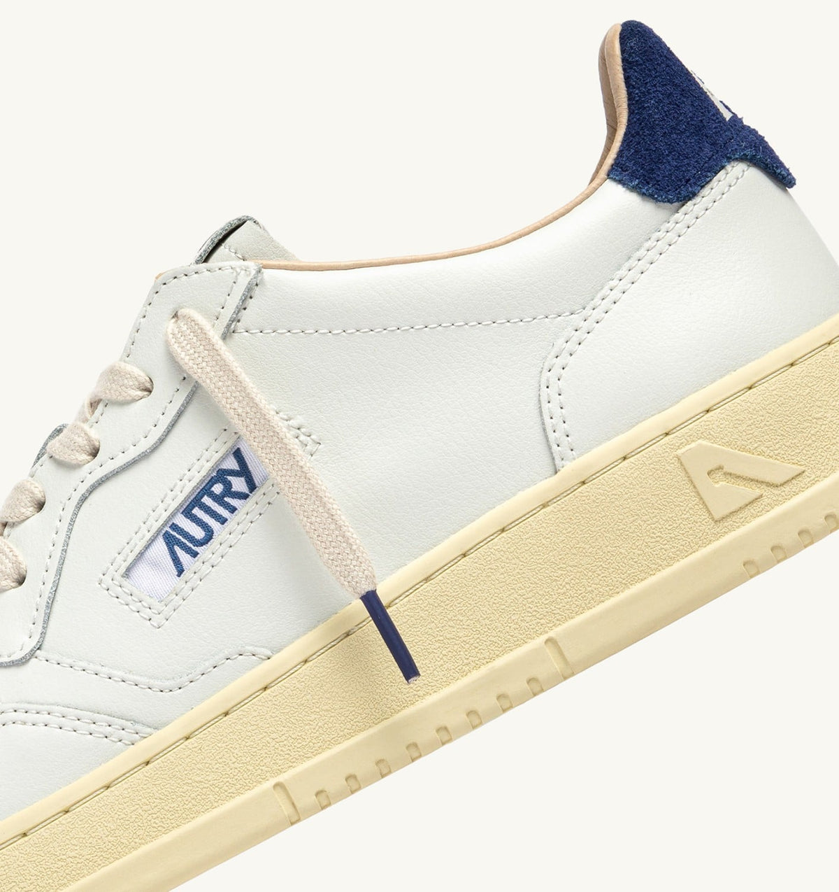 MEDALIST LOW SNEAKERS IN WHITE LEATHER AND BLUE DEPTHS SUEDE - AUTRY Quality
