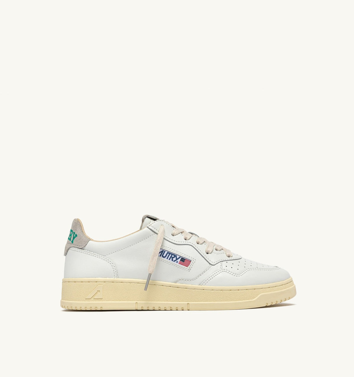 MEDALIST LOW SNEAKERS IN WHITE LEATHER AND CLOUD SUEDE - AUTRY Classic