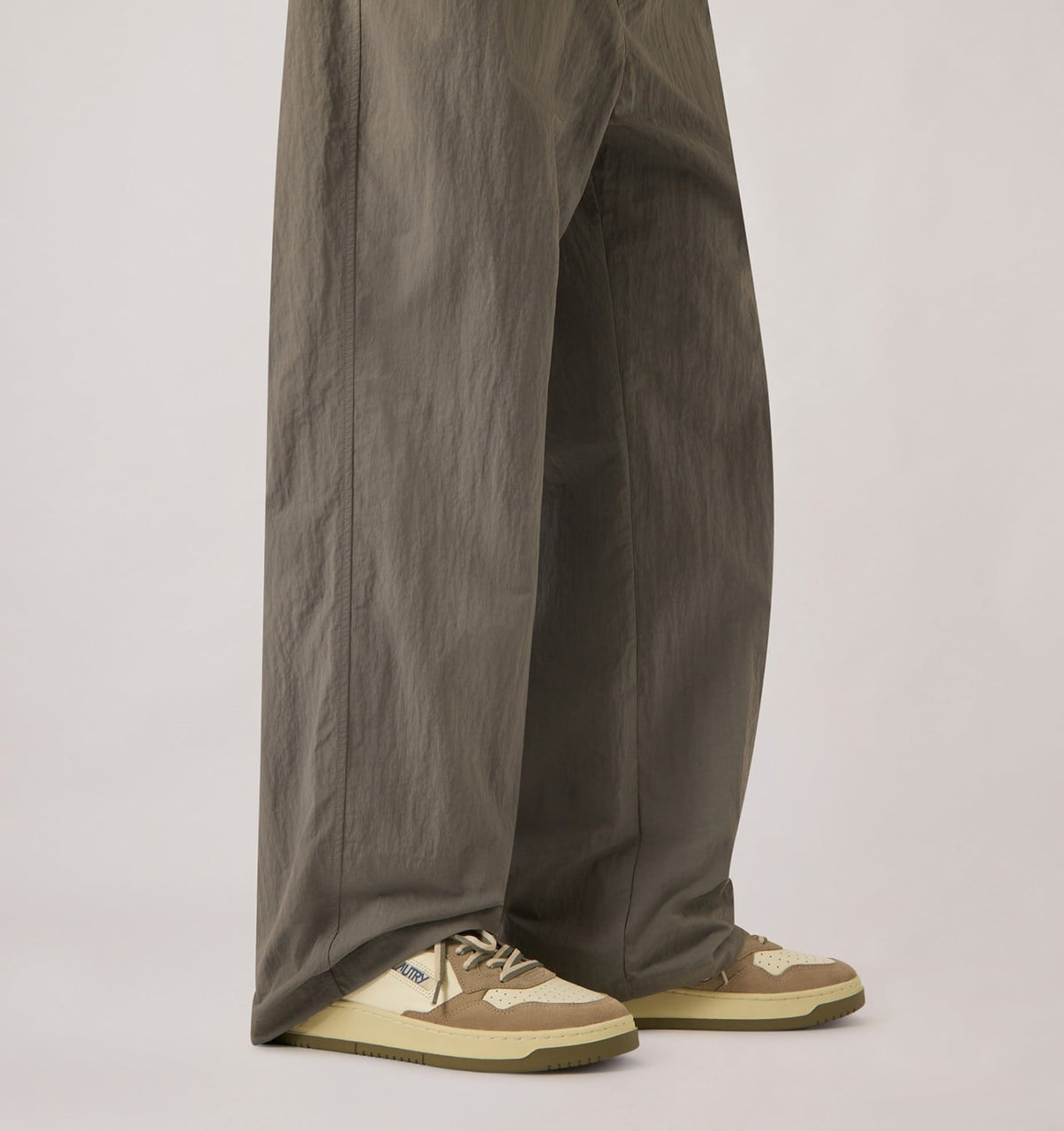 MEDALIST LOW SNEAKERS IN COVERT GREEN AND LICORICE LEATHER AND SUEDE - AUTRY Everyday