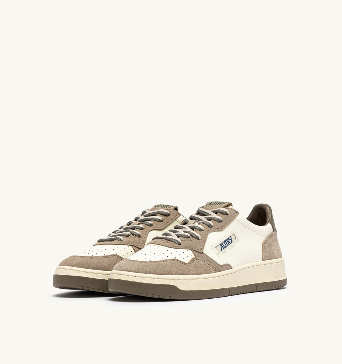 MEDALIST LOW SNEAKERS IN COVERT GREEN AND LICORICE LEATHER AND SUEDE - AUTRY Everyday