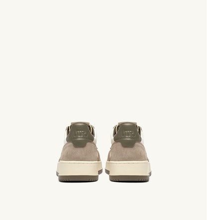 MEDALIST LOW SNEAKERS IN COVERT GREEN AND LICORICE LEATHER AND SUEDE - AUTRY Everyday