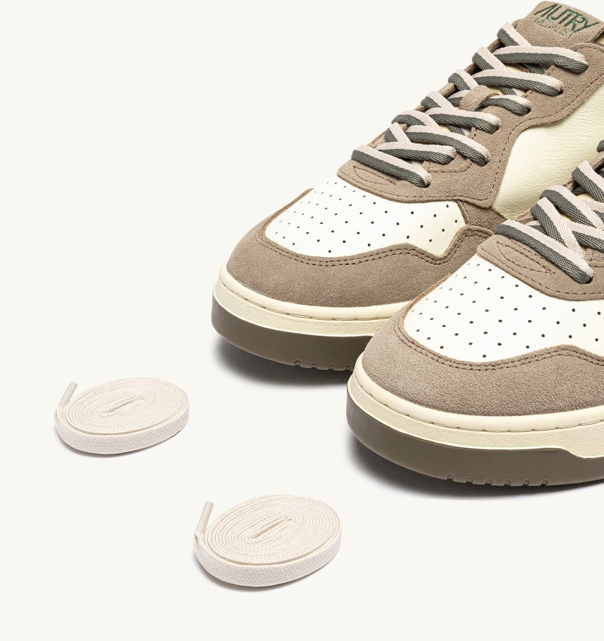 MEDALIST LOW SNEAKERS IN COVERT GREEN AND LICORICE LEATHER AND SUEDE - AUTRY Everyday