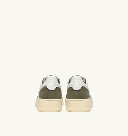 MEDALIST LOW SNEAKERS IN WHITE LEATHER AND SMOKED GREEN SUEDE - AUTRY Value
