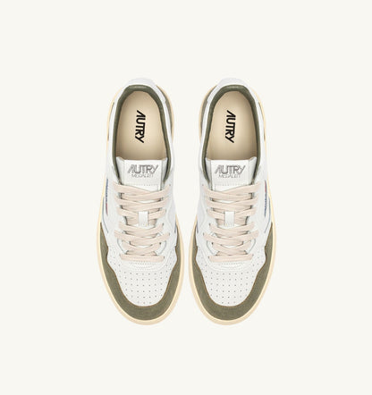 MEDALIST LOW SNEAKERS IN WHITE LEATHER AND SMOKED GREEN SUEDE - AUTRY Value