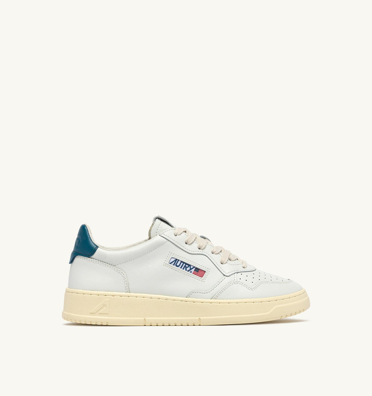 MEDALIST LOW SNEAKERS IN WHITE AND MALLARD BLUE LEATHER - AUTRY Quality