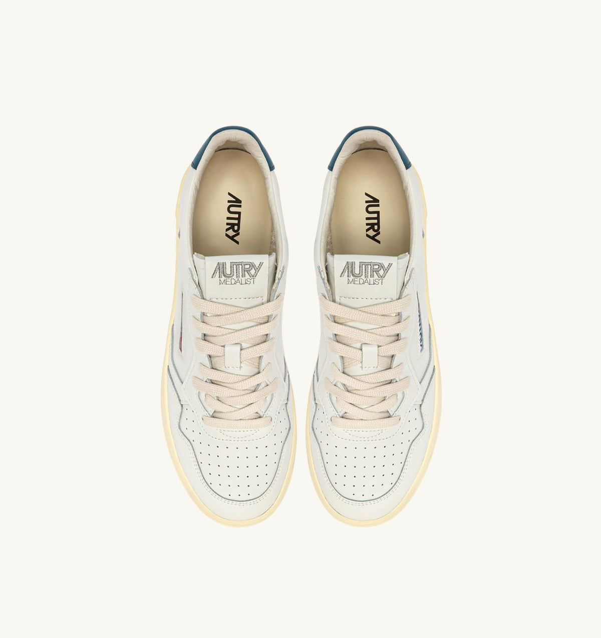 MEDALIST LOW SNEAKERS IN WHITE AND MALLARD BLUE LEATHER - AUTRY Quality