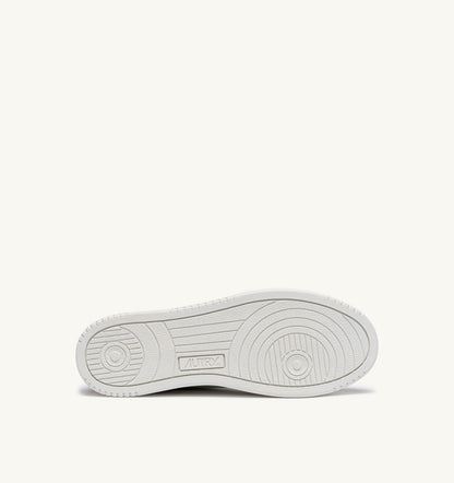 MEDALIST LOW SNEAKERS IN WHITE LEATHER AND SUEDE - AUTRY Classic