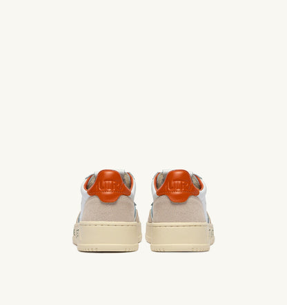 MEDALIST LOW SNEAKERS IN LEATHER AND SUEDE COLOR WHITE AND HAWAIIAN SUNSET WITH LETTERING - AUTRY Essential