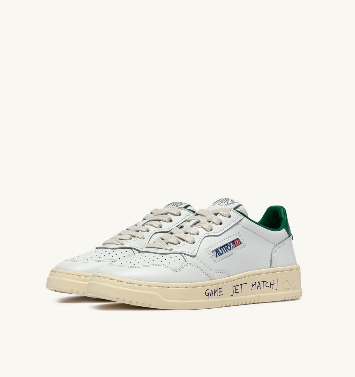 MEDALIST LOW SNEAKERS IN LEATHER COLOR WHITE AND GREEN JACKET WITH LETTERING - AUTRY Everyday