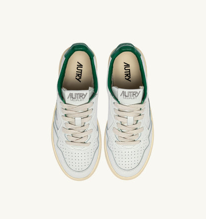 MEDALIST LOW SNEAKERS IN LEATHER COLOR WHITE AND GREEN JACKET WITH LETTERING - AUTRY Everyday