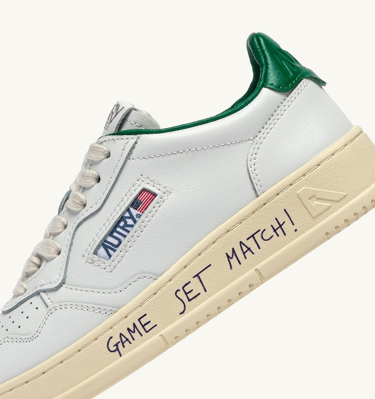 MEDALIST LOW SNEAKERS IN LEATHER COLOR WHITE AND GREEN JACKET WITH LETTERING - AUTRY Everyday