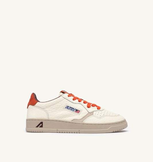 MEDALIST LOW SNEAKERS IN SAND AND PUMPKIN LEATHER - AUTRY Value