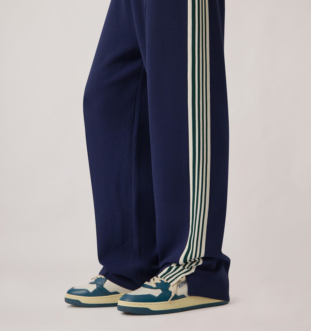 MEDALIST LOW BICOLOR SNEAKERS IN WHITE AND MALLARD BLUE LEATHER - AUTRY Latest