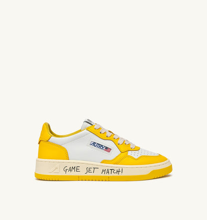 MEDALIST LOW SNEAKERS IN WHITE AND SLICKER LEATHER WITH LETTERING - AUTRY Great Value