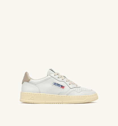 MEDALIST LOW SNEAKERS IN WHITE AND FEATHER GRAY LEATHER - AUTRY Latest