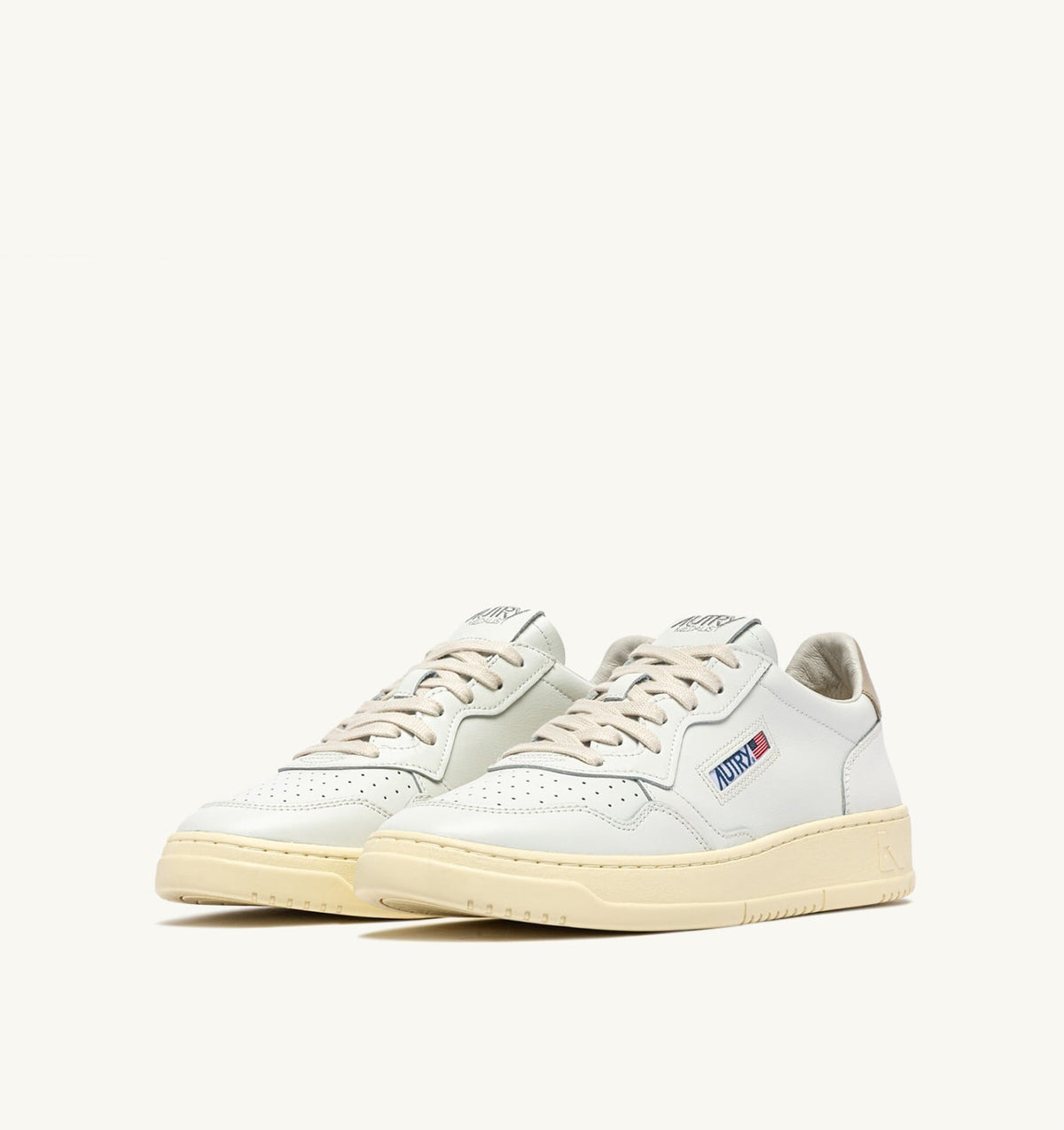 MEDALIST LOW SNEAKERS IN WHITE AND FEATHER GRAY LEATHER - AUTRY Latest
