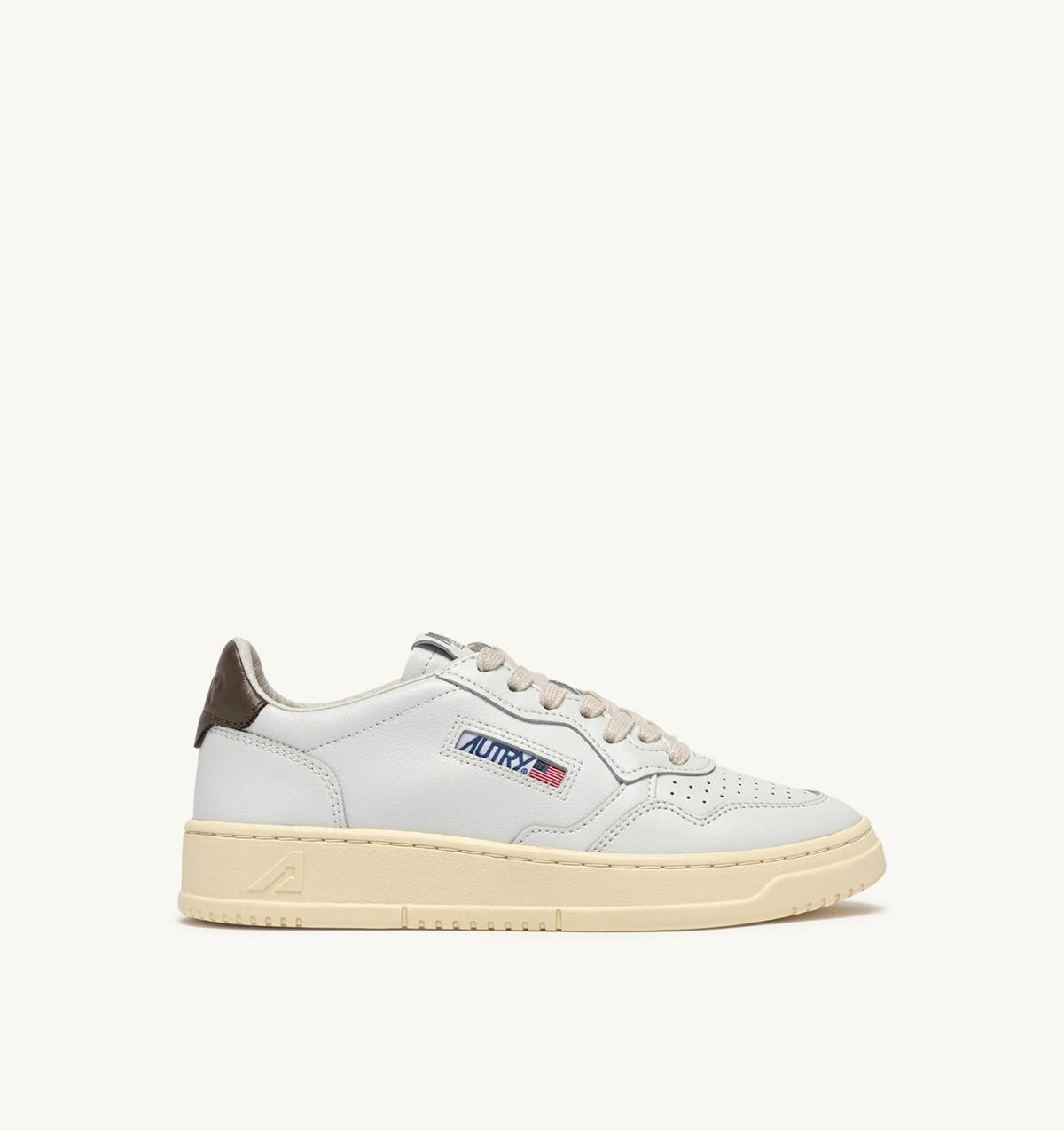 MEDALIST LOW SNEAKERS IN WHITE AND CHOCOLATE LEATHER - AUTRY Quality