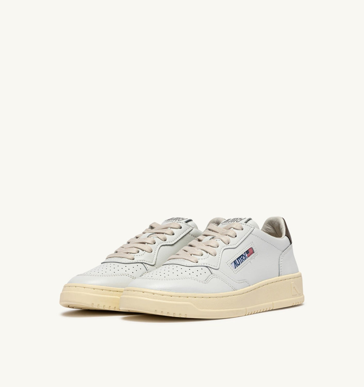 MEDALIST LOW SNEAKERS IN WHITE AND CHOCOLATE LEATHER - AUTRY Quality