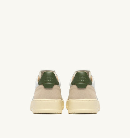 MEDALIST LOW SNEAKERS IN WHITE LEATHER AND BRONZE GREEN SUEDE - AUTRY Everyday