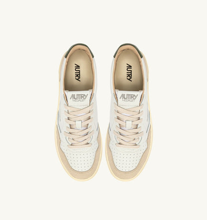 MEDALIST LOW SNEAKERS IN WHITE LEATHER AND BRONZE GREEN SUEDE - AUTRY Everyday