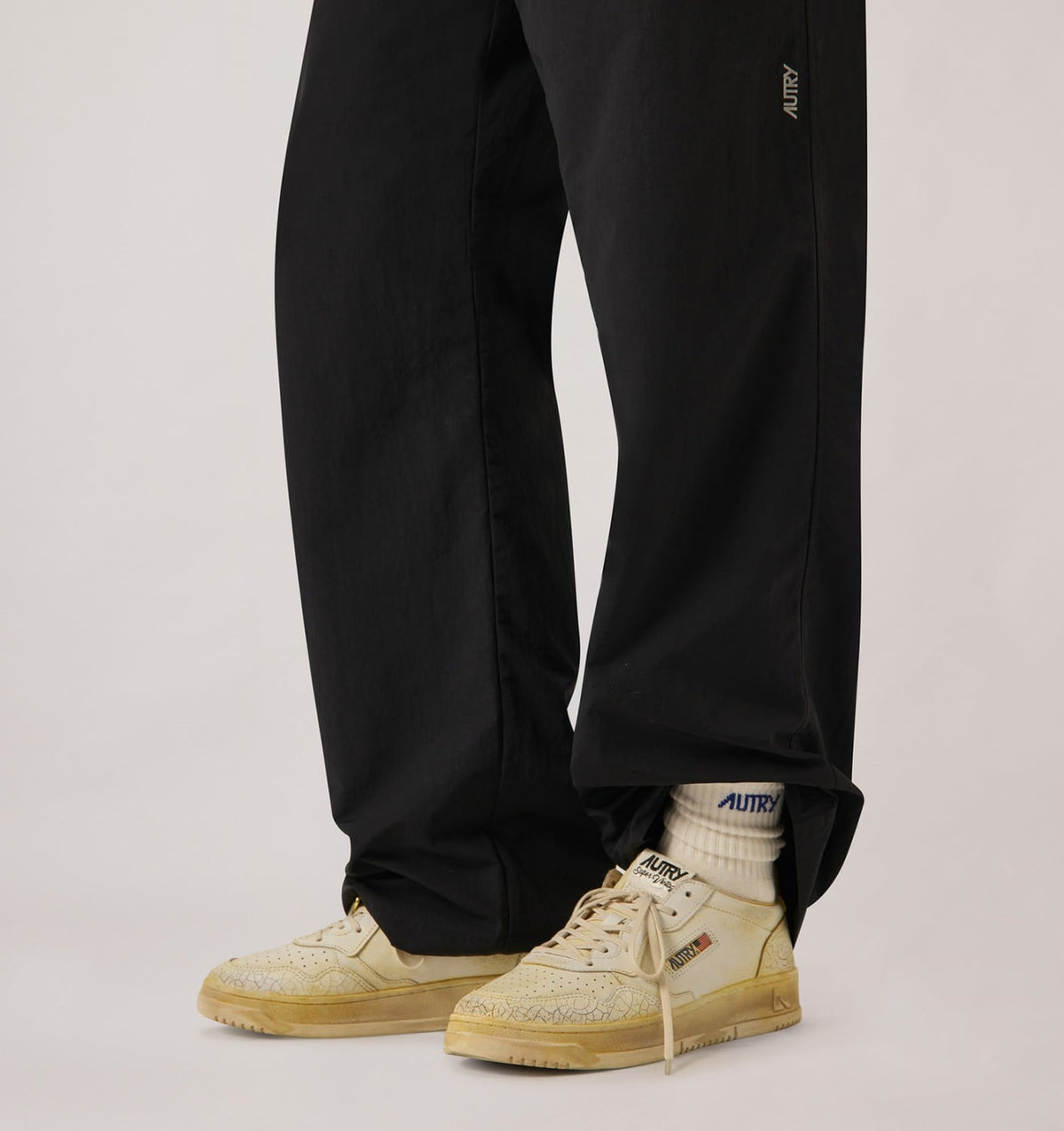MEDALIST LOW SUPER VINTAGE SNEAKERS IN WHITE AND YELLOW LEATHER - AUTRY Essential