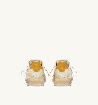 MEDALIST LOW SUPER VINTAGE SNEAKERS IN WHITE AND YELLOW LEATHER - AUTRY Essential