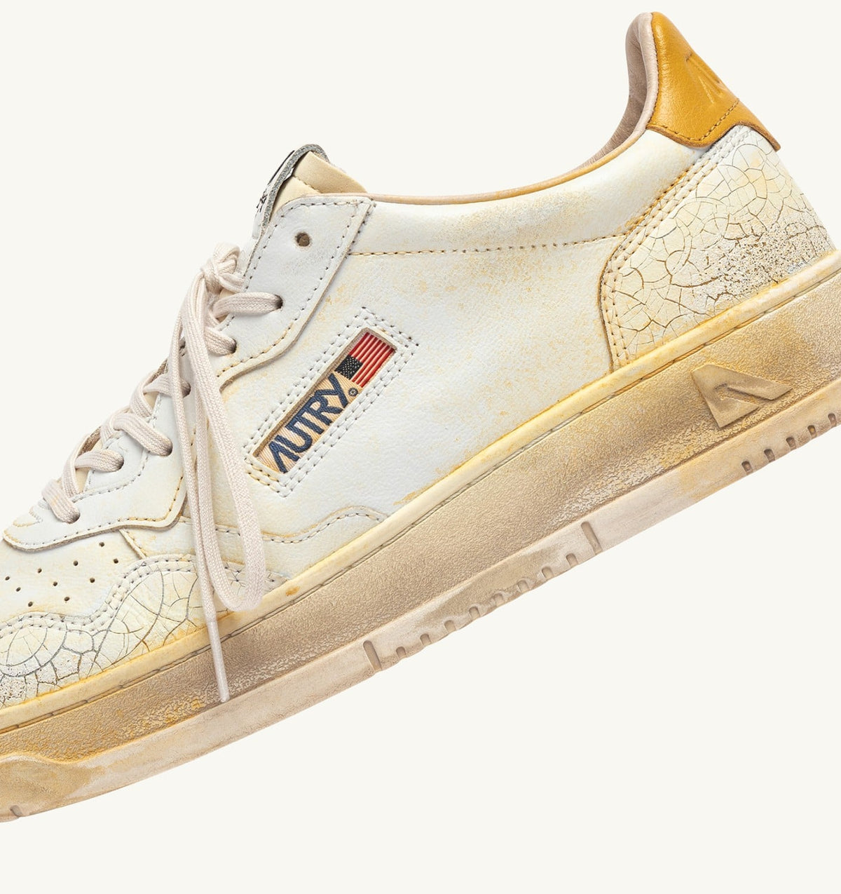 MEDALIST LOW SUPER VINTAGE SNEAKERS IN WHITE AND YELLOW LEATHER - AUTRY Essential