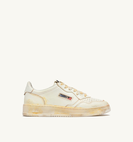 MEDALIST LOW SUPER VINTAGE SNEAKERS IN WHITE LEATHER - AUTRY Everyday